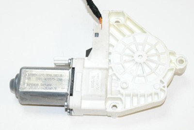 Motor macara geam ușă dreapta față AUDI A5 Sportback 8TA 2011 OEM: 8T0959802B | 2194846 foto