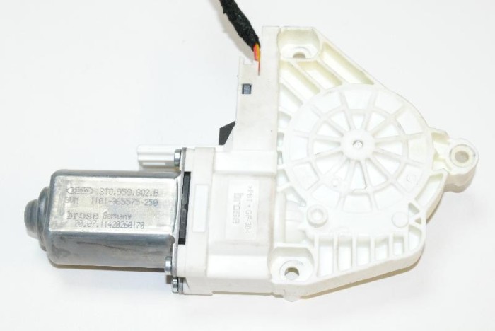 Motor macara geam ușă dreapta față AUDI A5 Sportback 8TA 2011 OEM: 8T0959802B | 2194846