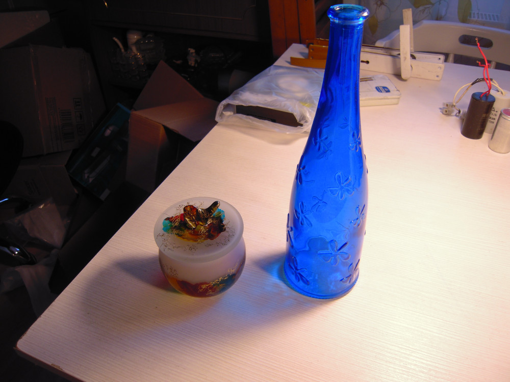 Caseta din sticla cu capac gen Fondul Plastic si vazuta sticla albastra  H=25 cm | Okazii.ro