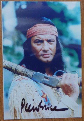Autograf al actorului francez Pierre Brice cunoscut pentru rolurile din ciclul de filme cu Winnetou si Dacii, de Sergiu Nicolaescu foto