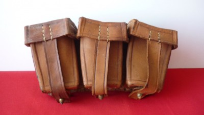 CARTUSIERA VECHE DIN PIELE 3 BUZUNARE foto
