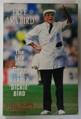FREE AS A BIRD , THE LIFE AND TIMES OF HAROLD &#039; DICKIE &#039; BIRD by DAVID HOPPS , 1997 , PREZINTA URME DE UZURA