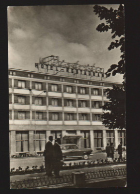 CPIB 19892 CARTE POSTALA - BACAU. HOTEL RESTAURANT &amp;quot;BISTRITA&amp;quot;, MASINA DE EPOCA foto