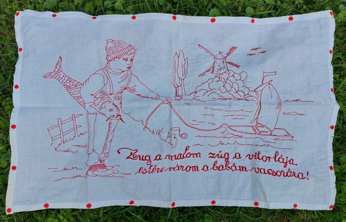 ** Peretar vechi cusut de mana pe panza, cu ata rosie, cu text in limba maghiara, Transilvania
