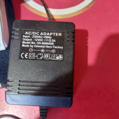 ALIMENTATOR 12V- 2,5 A MODEL OH-66064DB