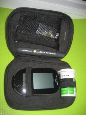 A74-Trusa diabetici ACCU Chek Sofclix Aviva- China-CE. Marimi: 15/ 10 cm. foto