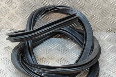 Garnitura ușă dreapta spate AUDI Q3 8U 2016 OEM: 8U0833721A | 21655028 foto
