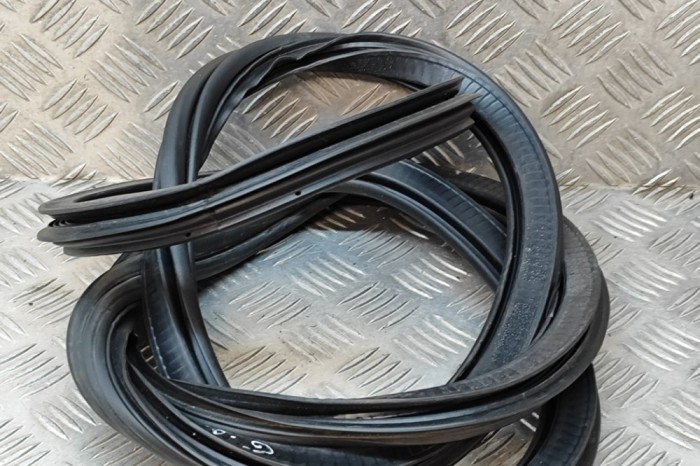 Garnitura ușă dreapta spate AUDI Q3 8U 2016 OEM: 8U0833721A | 21655028