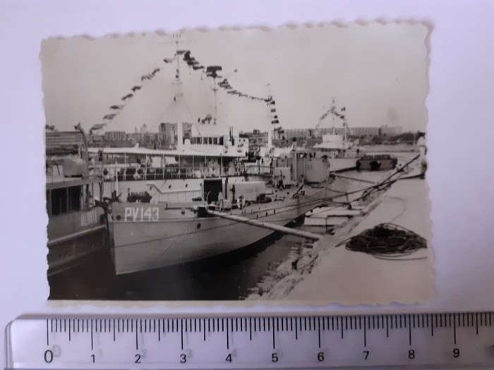 Fotografie cu vapoarele PV 143 și Ialomița