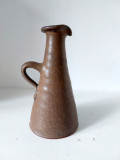 Vas ceramic cu cioc / carafa / handmade, semnata, vintage, 17cm inalime