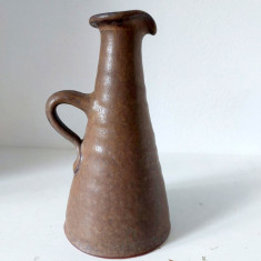 Vas ceramic cu cioc / carafa / handmade, semnata, vintage, 17cm inalime