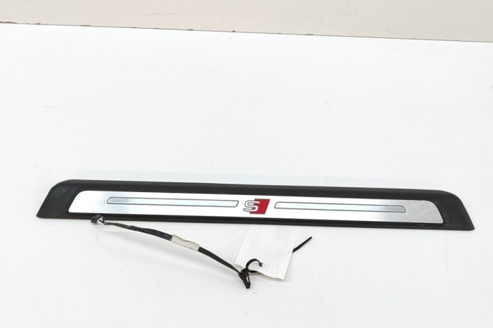 Ornament prag interior st&acirc;nga față AUDI Q3 F3 2021 OEM: 83A947417 | 31054826