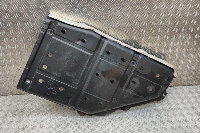 Scut motor central spate LEXUS RX _L2_ 2019 OEM: 77641-48100 29944512
