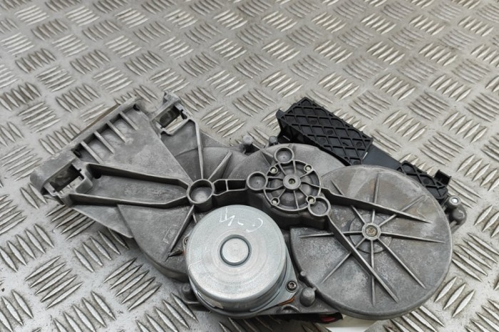 Motor soft close haion MERCEDES-BENZ C T-Model S205 2015 OEM: A2059007218,A2059012008,A2059020205,A0997602601 | 31556435