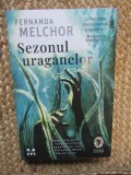 Sezonul uraganelor - Fernanda Melchor IN TIPLA