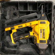 Pistol de batut cuie in beton 18V XR, fara acumulatori, DeWALT