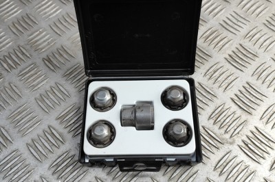 Set prezon antifurt KIA CEE\&amp;#039;D Hatchback CD 2023 OEM: LP490-ADU01,LP490ADU01 | 31976252 foto