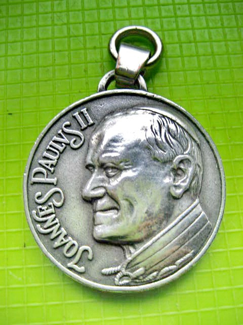 Medalie Papa Ioan Paul 2 metal argintat-4.3 cm.