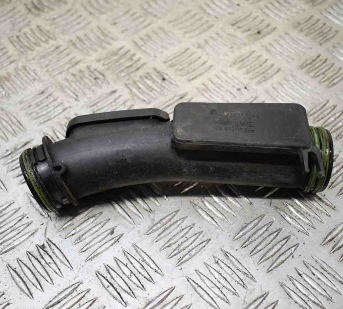 Furtun VW PASSAT B6 3C2 2010 OEM: 03C145674B