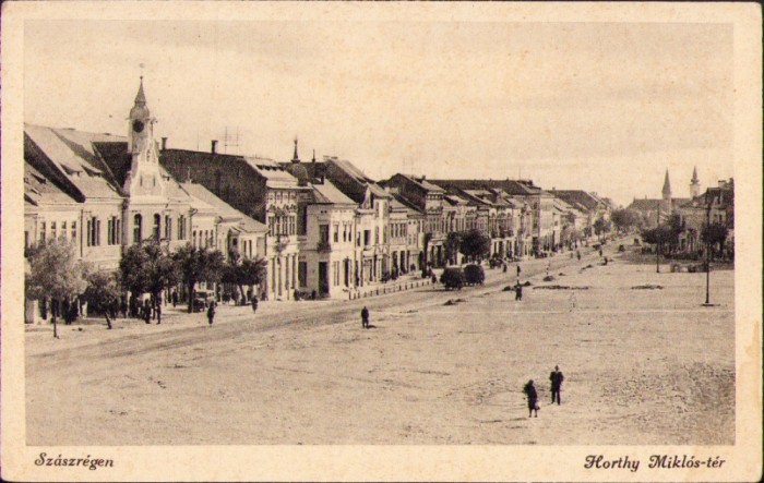 CP484N Reghin Piața Horthy Mikl&oacute;s Sz&aacute;szreg&eacute;n Horthy Mikl&oacute;s t&eacute;r carte poștală