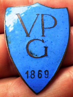 I.872 INSIGNA VECHE SCOLARA UNGARIA BUDAPESTA VPG Veres P&amp;aacute;ln&amp;eacute; Gimn&amp;aacute;zium 1869 foto