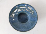 Suport de lumanare, ceramica, lucrat manual Hand Made, artist made, semnat (ilizibil), studio pottery, design modern, glazura albastra
