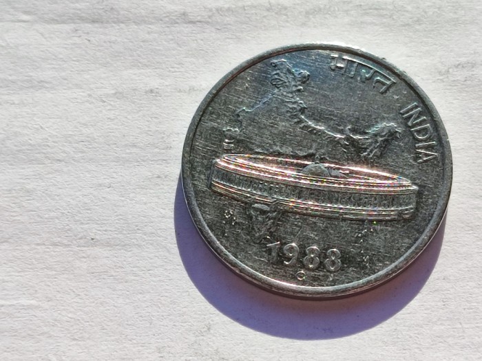 622. Moneda India 50 paise 1988 (Parliament Building in New Delhi)