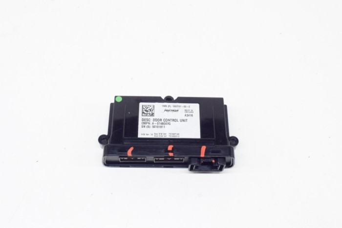 Modul de control ușă st&acirc;nga față TESLA MODEL S 2016 OEM: 1003101-00-E,0748G03Q 13929329