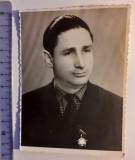 Fotografie cu bărbat cu decorație