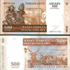 bnk bn Madagascar 500 ariary - 2500 franci 2004 unc