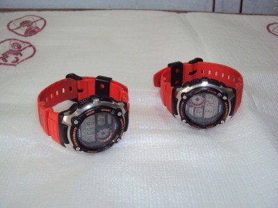 lot de 2 ceasuri barbatesti Casio WORLD TIME ILLUMINATOR WR200M pentru piese sau reparate foto