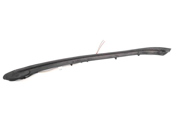 Ornament picurator haion dreapta VW ROUTAN 2013 OEM: 05109728AC 13318561