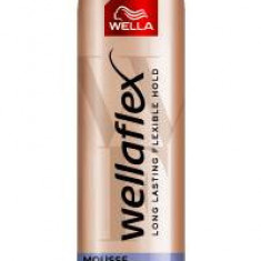 Wellaflex Spumă pentru păr cu fixare puternică, 200 ml