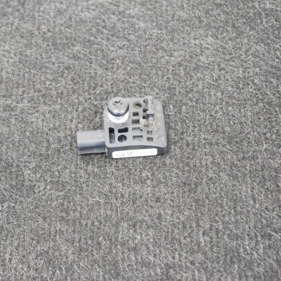 Senzor de impact dreapta față TESLA MODEL S 2014 OEM: 1005274-00-B 10048938 foto
