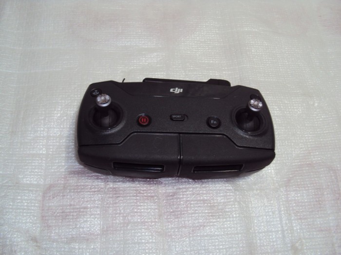 telecomanda control dronă DJI model GL100A