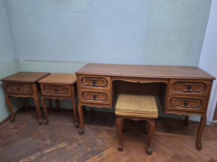 Set birou vechi &icirc;n stil Chippendale cu două comode şi un scaun