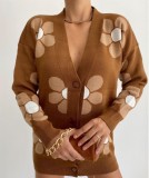 Cumpara ieftin Cardigan scurt, bej cu flori albe