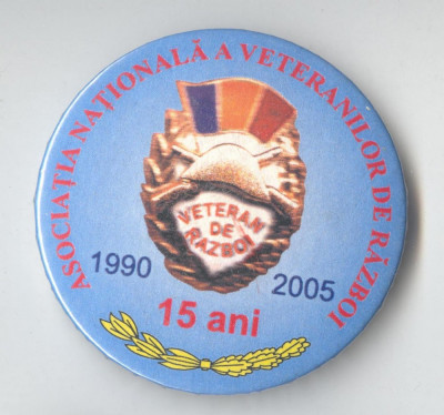 Insigna ASOCIATIA NATIONALA A VETERANILOR DE RAZBOI 1990-2005 foto