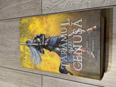 Taramul de Cenusa - Sarah J Maas foto