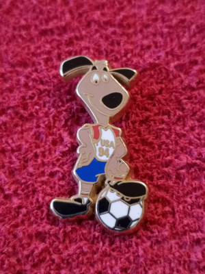 Insigna mascota &amp;quot;STRIKER&amp;quot; - Campionatul Mondial de Fotbal USA 1994 foto