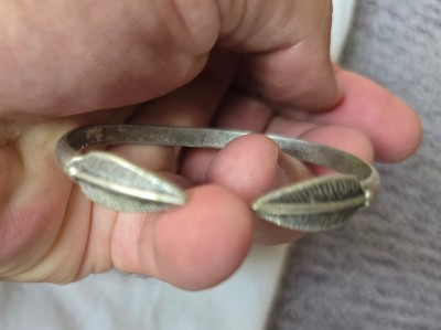 Bratara dama suflata cu argint, forma frunze la capete, cea din poza foto