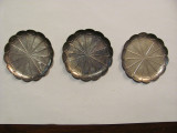 PVM - Lot 3 farfurioare deosebite identice alama argintata / marcaj, Ornamentale