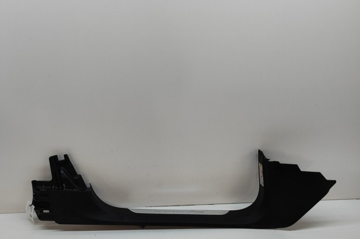 Ornament prag st&acirc;nga față PORSCHE Taycan 2021 OEM: 9J1863381D,9J1.863.381.E,9J1863381E,9JA.867.269.AF,9JA867269AF | 23955651
