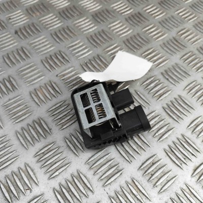 Releu ventilator de răcire CITRO&amp;Euml;N JUMPY III Van 2024 OEM: 9847019780 | 31883244 foto