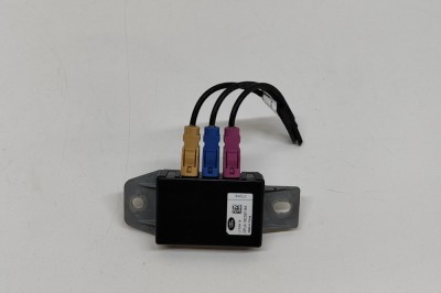 Amplificator de antena JAGUAR F-TYPE Coupe X152 2018 OEM: DPLA-19C097-BA 31380528 foto
