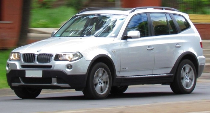 Prelungiri Aripi Extensii Aripi BMW X3 E83 LCI (2006-2010) cu Praguri Trepte Laterale Performance AutoTuning