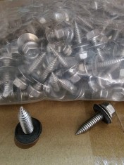 Surub autoforant M6x25mm