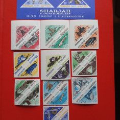 SHARJAH, MIJLOACE DE TRANSPORT - COLIȚĂ + SERIE COMPLETĂ SUPRATIP. MNH IMPERF.