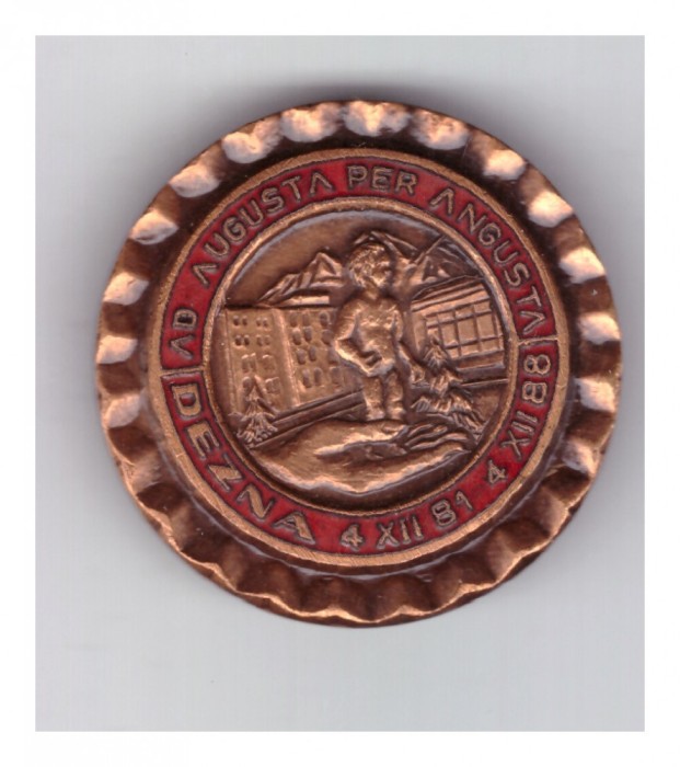 Insigna Dezna Ad augusta per angusta 4 XII 81 - 4 XII 83, cu rosu, stare buna