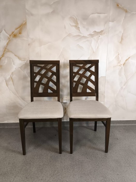 SET 2 SCAUNE FY NR 40 DISPONIBIL UN SET